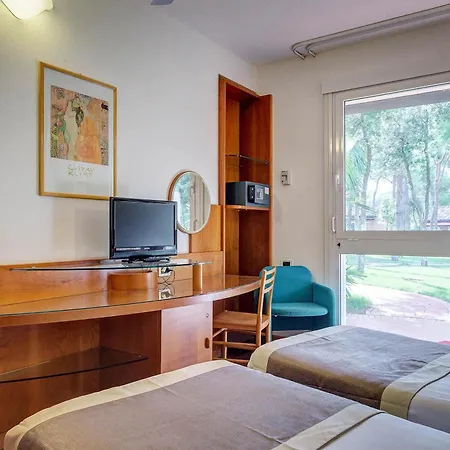 Riva Degli Etruschi Aparthotel *